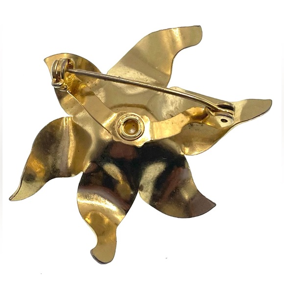 Vintage Gold Tone Floral Brooch Pin with Faux Pearl - Picture 6 of 8